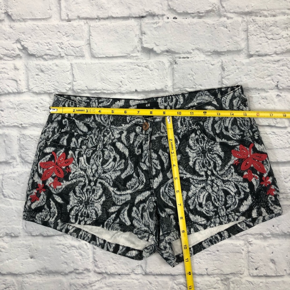 H&M shorts. Size 8 - Picture 5 of 10